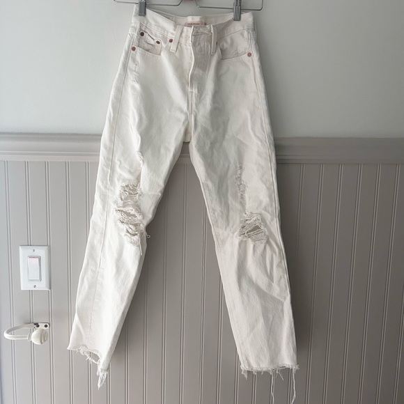 🤍 Levi’s Wedgie Straight Jeans – Size 25 | White Distressed Denim | Iconic Fit - Picture 1 of 8